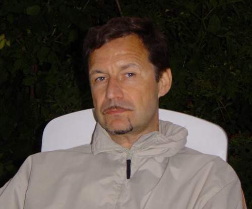 Алексей Козлачков: "Это как раз странная, очень русская привычка постоянно расспрашивать "о геополитике" всех дворников и парикмахерш... ".
