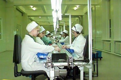 Наемный работник не только никак не влияет на власть, но и может оказаться на улице в любой момент без всяких прав.